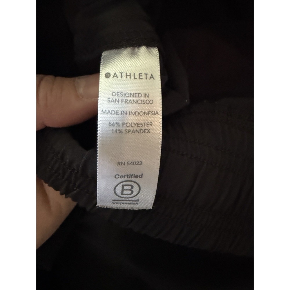 Athleta Chelsea Cargo Pant Size 4 Black Lightweight Minimalist Travel Utility - Picture 10 of 10